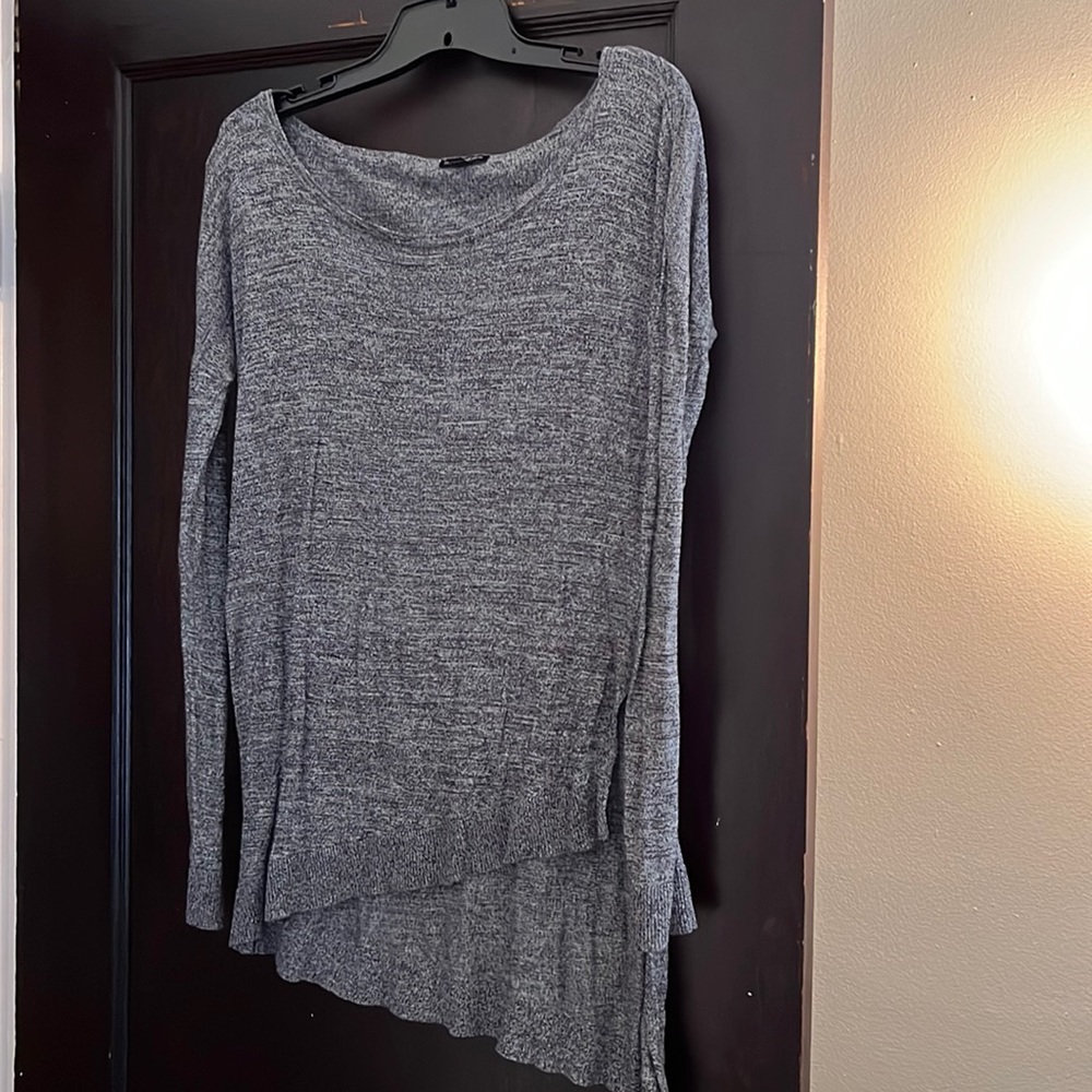 Marbled gray long sleeve Express shirt with high-low section